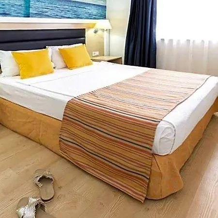 Club Aqua Plaza 4*