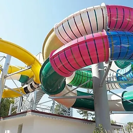 Hotel Club Aqua Plaza 4*